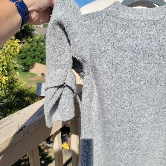 J.O.A HIGH LOW GRAY SWEATER, W TIE BELL SLEEVE DETAIL, SZ SMALL - Picture 9 of 13